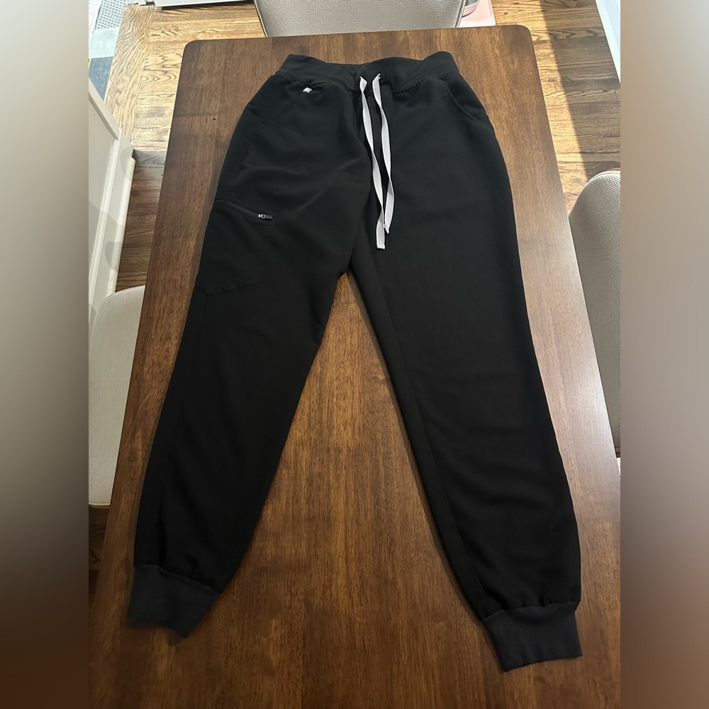 Figs High Waisted Zamora Jogger Scrub Pants in Black size Small